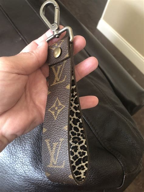 keychain wristlet louis vuitton|louis vuitton keychain price.